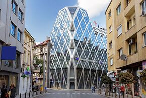 Baratero City Corner Apartment