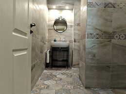 Baratero City Corner Apartment