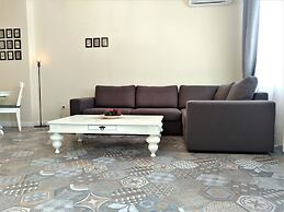 Baratero City Corner Apartment