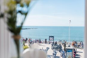 Ar Lan Y Mor Seaside Apartment