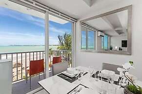 Beach Front  Amapola SeaSide Apt