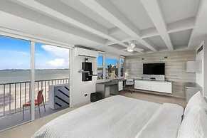 Beach Front  Amapola SeaSide Apt