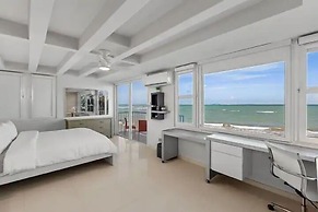 Beach Front  Amapola SeaSide Apt