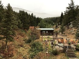 Two Bears Inn Bed & Breakfast