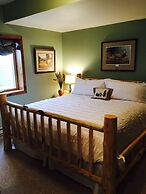 Two Bears Inn Bed & Breakfast