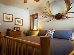 Two Bears Inn Bed & Breakfast