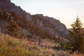 Two Bears Inn Bed & Breakfast