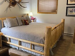 Two Bears Inn Bed & Breakfast
