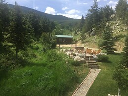 Two Bears Inn Bed & Breakfast