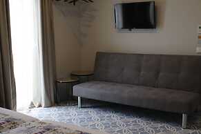 Royal Beach Hostel & Suites