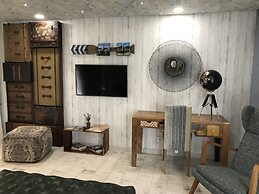 Royal Beach Hostel & Suites