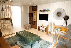 Royal Beach Hostel & Suites