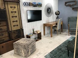 Royal Beach Hostel & Suites