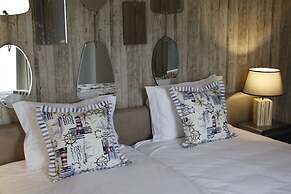 Royal Beach Hostel & Suites