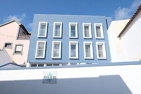 Royal Beach Hostel & Suites