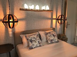 Royal Beach Hostel & Suites