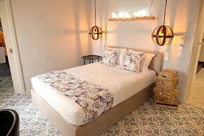 Royal Beach Hostel & Suites