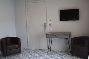 Royal Beach Hostel & Suites