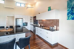 Casuarina Cove 16 Ocean View Deluxe Refurbished 3 Bedroom House Near M