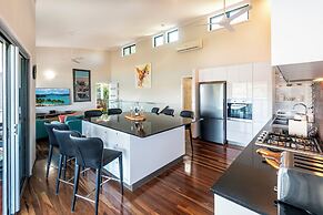 Casuarina Cove 16 Ocean View Deluxe Refurbished 3 Bedroom House Near M