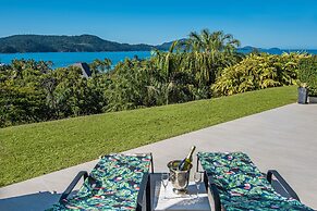 Poinciana 011 Deluxe 2 Bedroom Apartment Centrally Located With Golf B