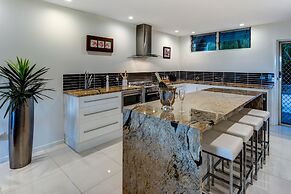 Poinciana 011 Deluxe 2 Bedroom Apartment Centrally Located With Golf B