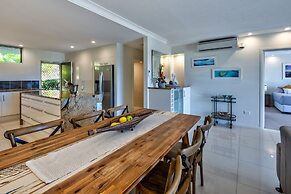 Poinciana 011 Deluxe 2 Bedroom Apartment Centrally Located With Golf B