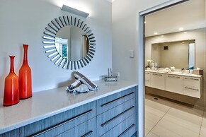 Poinciana 011 Deluxe 2 Bedroom Apartment Centrally Located With Golf B