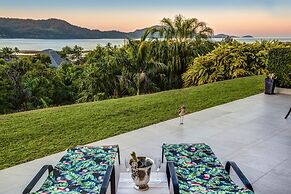 Poinciana 011 Deluxe 2 Bedroom Apartment Centrally Located With Golf B