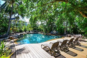 Poinciana 011 Deluxe 2 Bedroom Apartment Centrally Located With Golf B