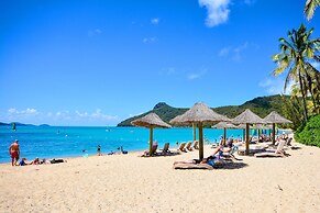 Poinciana 011 Deluxe 2 Bedroom Apartment Centrally Located With Golf B