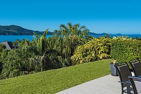 Poinciana 011 Deluxe 2 Bedroom Apartment Centrally Located With Golf B