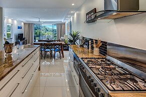 Poinciana 011 Deluxe 2 Bedroom Apartment Centrally Located With Golf B