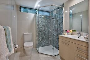 Poinciana 011 Deluxe 2 Bedroom Apartment Centrally Located With Golf B