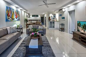 Poinciana 011 Deluxe 2 Bedroom Apartment Centrally Located With Golf B