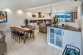 Poinciana 011 Deluxe 2 Bedroom Apartment Centrally Located With Golf B