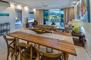 Poinciana 011 Deluxe 2 Bedroom Apartment Centrally Located With Golf B