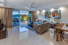 Poinciana 011 Deluxe 2 Bedroom Apartment Centrally Located With Golf B