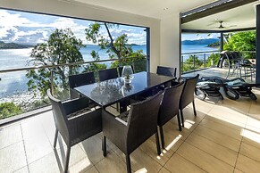 Villa 2 The Edge Oceanfront  Deluxe 4 Bedroom Near Marina With Golf Bu