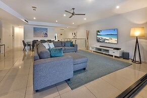 Villa 2 The Edge Oceanfront  Deluxe 4 Bedroom Near Marina With Golf Bu