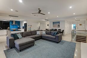 Villa 2 The Edge Oceanfront  Deluxe 4 Bedroom Near Marina With Golf Bu