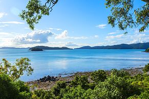 Villa 2 The Edge Oceanfront  Deluxe 4 Bedroom Near Marina With Golf Bu