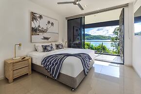 Villa 2 The Edge Oceanfront  Deluxe 4 Bedroom Near Marina With Golf Bu