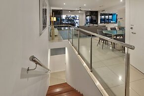 Villa 2 The Edge Oceanfront  Deluxe 4 Bedroom Near Marina With Golf Bu