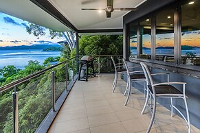 Villa 2 The Edge Oceanfront  Deluxe 4 Bedroom Near Marina With Golf Bu