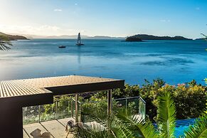 Villa 2 The Edge Oceanfront  Deluxe 4 Bedroom Near Marina With Golf Bu