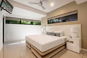 Villa 2 The Edge Oceanfront  Deluxe 4 Bedroom Near Marina With Golf Bu