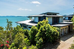 Villa 2 The Edge Oceanfront  Deluxe 4 Bedroom Near Marina With Golf Bu