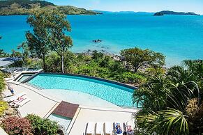 Villa 2 The Edge Oceanfront  Deluxe 4 Bedroom Near Marina With Golf Bu