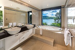 Villa 2 The Edge Oceanfront  Deluxe 4 Bedroom Near Marina With Golf Bu